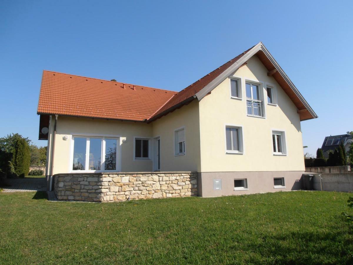 Ferienwohnung Am Kirchberg Jois Exterior photo